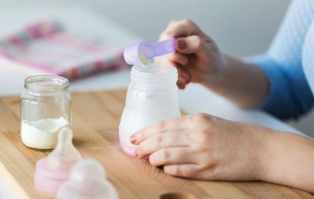 7 sai lầm khi pha sữa bột làm mất chất dinh dưỡng, gây hại cho trẻ