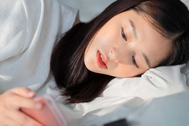 Nửa đêm mẹ chồng gọi điện, khóc lóc cầu xin tôi cứu giúp em chồng