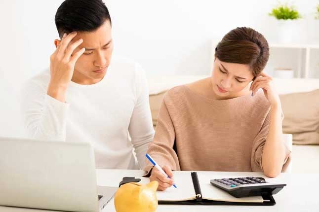 Sau 1 lần đi chợ, chồng quyết định đưa thẻ lương cho tôi giữ