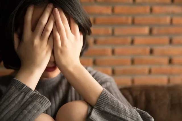 Nhìn mái đầu trọc của chồng, tôi bật khóc trong hạnh phúc và đau đớn