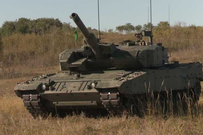 V&#x169; kh&#xED; b&#xED; &#x1EA9;n &#x27;x&#xE9; to&#x1EA1;c&#x27; n&#xF3;c th&#xE1;p ph&#xE1;o xe t&#x103;ng Leopard 2A4