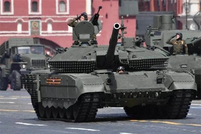 Các nhà phân tích quân sự và báo chí quốc tế đã ghi nhận những ưu điểm của xe tăng T-90M Proryv do Nga chế tạo, khi lưu ý rằng nó không có điểm tương đồng với các phương tiện bọc thép hiện đại của nước ngoài.