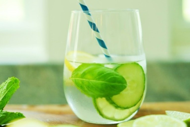 Những cách bổ sung nước sai lầm khiến cơ thể "gặp nạn"