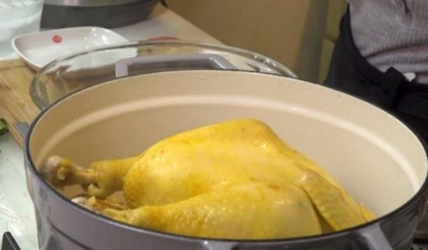 Cách luộc gà không cần nước, thịt mềm ngon