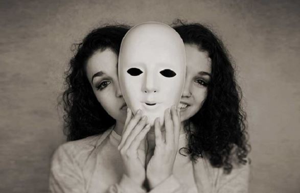 3 biểu hiện dễ thấy ở kẻ hai mặt, có gặp gỡ cũng đừng nên kết thân