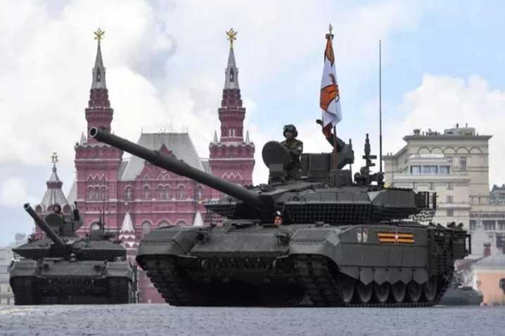 Xe t&#x103;ng T-90M Proryv c&#x1EE7;a Nga khi&#x1EBF;n truy&#x1EC1;n th&#xF4;ng n&#x1B0;&#x1EDB;c ngo&#xE0;i kinh ng&#x1EA1;c