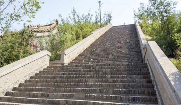 Chuyên gia giải mã bí ẩn âm thanh phát ra từ bậc thang ngôi mộ cổ