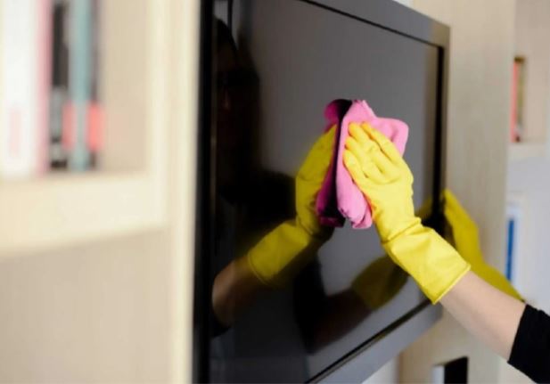 Mẹo vệ sinh màn hình tivi sạch bóng không bám bụi