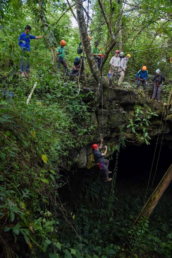 Các chuyên gia khám phá Công viên địa chất toàn cầu UNESCO Đắk Nông.