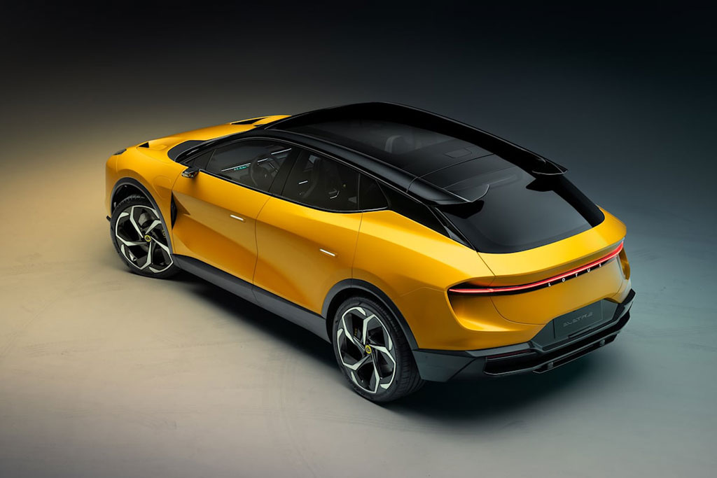 SUV chạy điện công suất 893 mã lực, sạc siêu tốc, giá gần 2,5 tỷ đồng