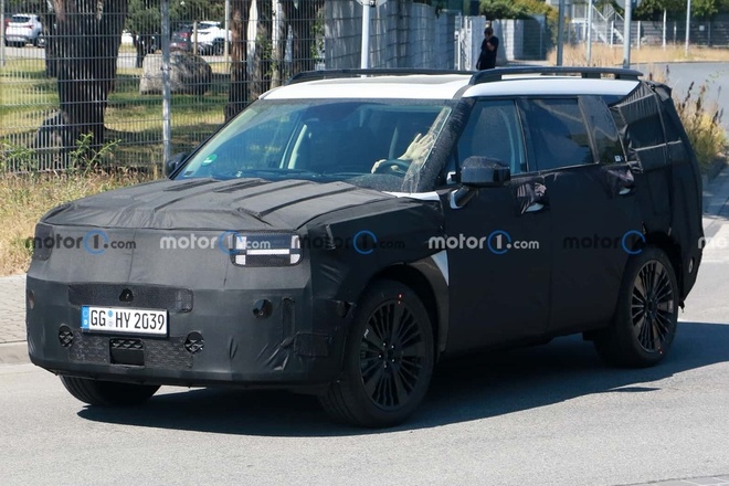 Hyundai Santa Fe 2024 được trang bị cụm đèn ban ngày lạ mắt