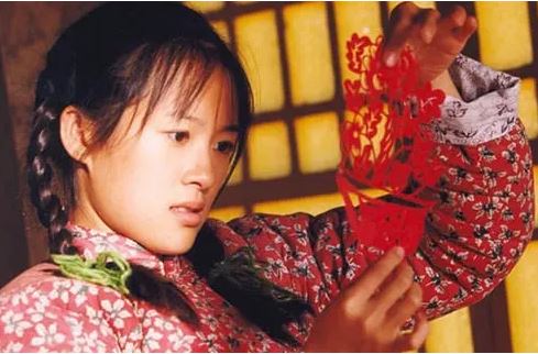 Đàn bà già nhanh, nhan sắc xuống dốc không phanh là vì dại dột làm 4 việc này thường xuyên