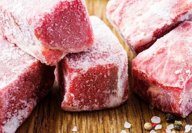 Thịt để ngăn đá đông cứng tới đâu, thêm giọt này vào sẽ rã đông trong vài phút