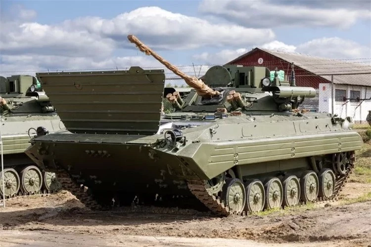 Hàng loạt thiết giáp BMP-2M và BTR-82AT nâng cấp tham chiến ảnh 6