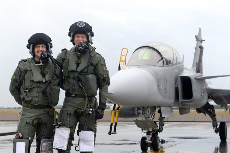 Gripen đến điểm nóng nhưng không phải cho không