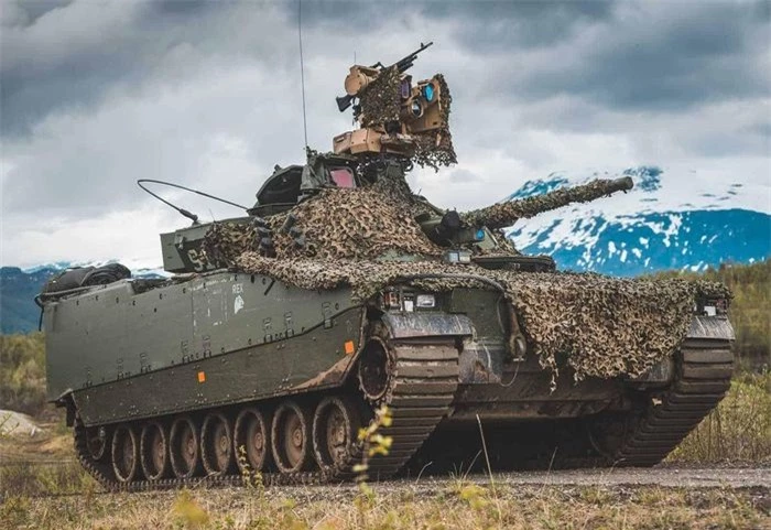 Lực lượng vũ trang Ukraine tỏ ra cực kỳ quan tâm tới xe chiến đấu bộ binh CV90 của Thụy Điển và dự định sẽ đặt hàng với số lượng cực lớn, kèm điều khoản sản xuất trong nước.