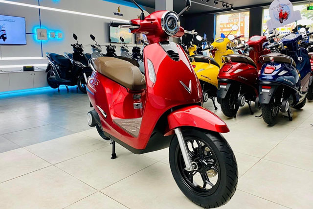 Xe máy điện quốc dân chạy 205km/lần sạc bất ngờ giảm giá 3 triệu đồng, trang bị đáng chi tiền
