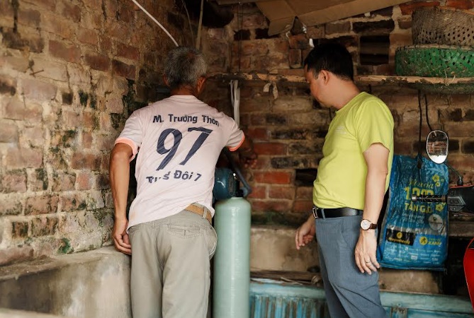 Hỗ trợ máy lọc nước cho người dân chịu ảnh hưởng nặng nề từ bãi rác Nam Sơn