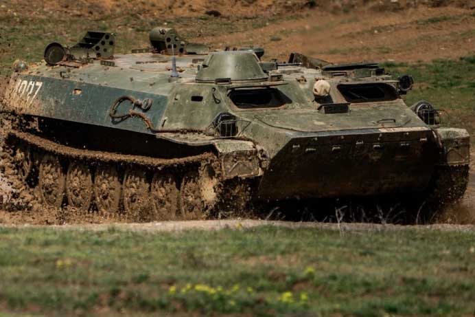 Nga áp dụng chiến thuật đánh bom quân Ukraine bằng xe tăng và thiết giáp