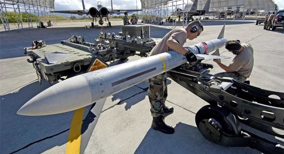 Tiêm kích Ukraine sẽ sử dụng tên lửa không chiến đặc biệt của Mỹ? ảnh 2