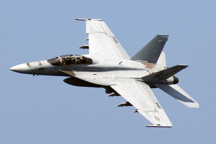 F/A-18 Hornet và F-16 – Tiêm kích nào sẽ giúp Ukraine đối phó với Nga?