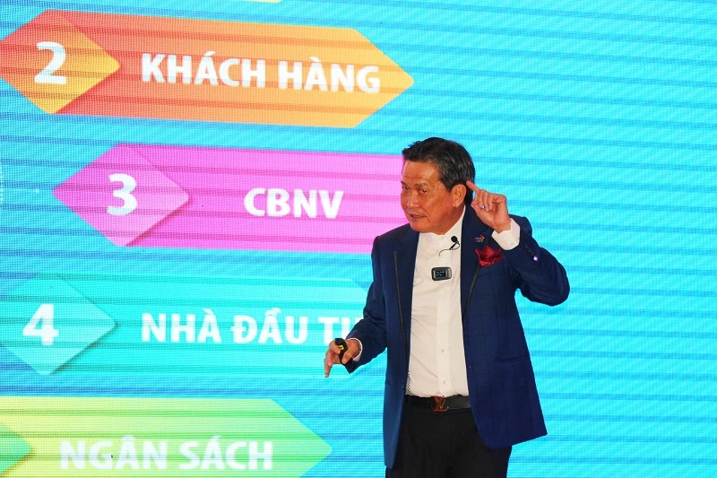 Đặng Văn Thành – Chủ tịch Tập đoàn TTC làm diễn giả "mở hàng" cho chương trình "Điểm hẹn doanh nhân" tại Đà Lạt.