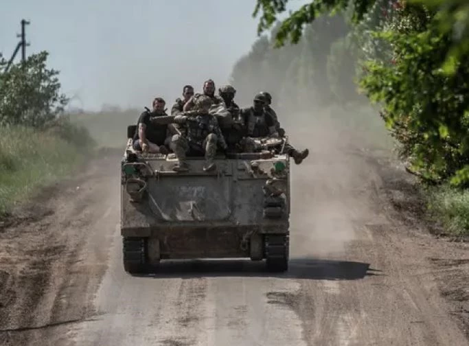 Lính Ukraine gần Bakhmut. Ảnh: Reuters.