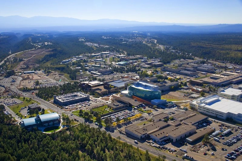 Toàn cảnh phòng thí nghiệm quốc gia Los Alamos (New Mexico, Mỹ), nơi đã phát triển 15 phiên bản mới từ bản gốc bom hạt nhân B61 ban đầu. Ảnh nguồn: Mines Newsroom.