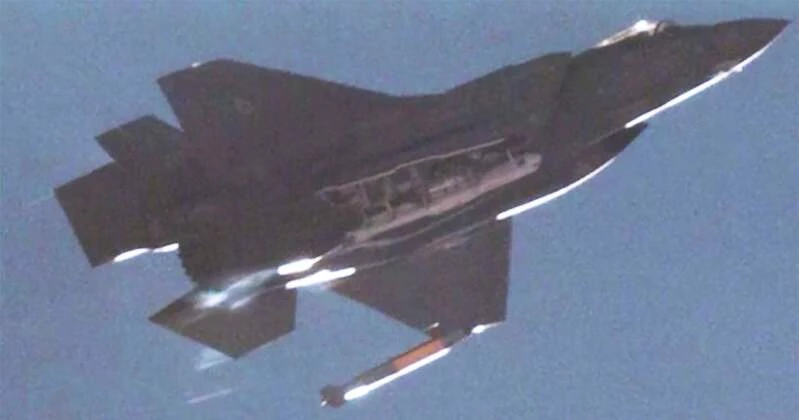 F-35 thả bom giả B61