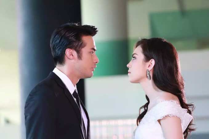 Chồng cũ ngỏ ý quay lại, tôi đưa ra chiếc váy khiến anh ta xấu hổ