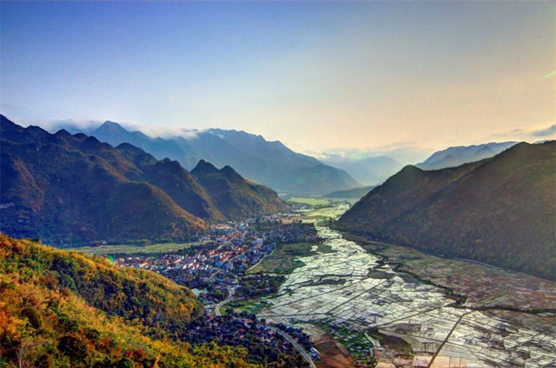 Thung lũng Mai Châu thuộc địa phận huyện Mai Châu, huyện cuối cùng của Hòa Bình, tiếp giáp với Mộc Châu của Sơn La và Pù Luông của Thanh Hóa. Ảnh: Anh Tue Nguyen.