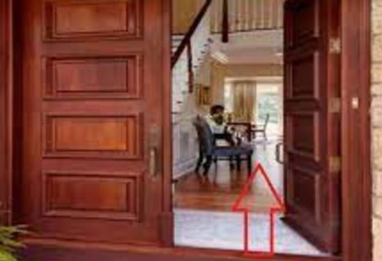 C&#x1ED5; nh&#xE2;n d&#x1EB7;n: &#x2018;M&#x1ED9;t nh&#xE0; c&#xF3; hai c&#x1EED;a, ti&#x1EC1;n t&#xE0;i kh&#xF3; gi&#x1EEF;&#x2019;, v&#xEC; sao v&#x1EAD;y?