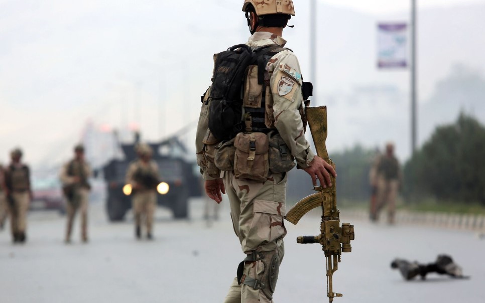 Afghanistan tự mình chiến đấu với các nhóm vũ trang