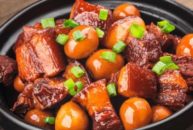 Kho thịt càng cho nhiều gia vị càng không ngon, nhớ “1 bỏ 3 không” thịt mềm thơm, đậm vị, hết sạch tanh nồng