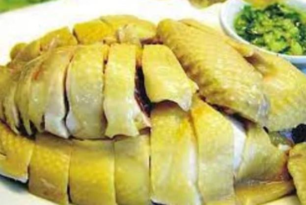 Luộc gà xong đừng vớt ra đĩa ngay, làm thêm 1 bước này thịt chắc, da giòn vàng óng, chặt không bị nát