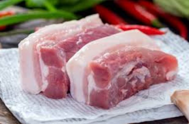 Thịt lợn mua về cho vào tủ đá là sai, làm thêm 1 bước để thịt tươi mới, không khô
