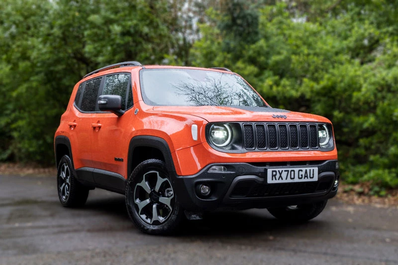 6. Jeep Renegade (giá khởi điểm: 24.695 USD).