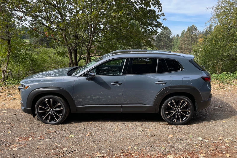 7. Mazda CX-50 (giá khởi điểm: 27.550 USD).