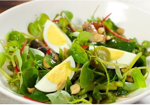 Loại rau mọc dại ở Việt Nam sang Nhật bán giá 'cắt cổ', vừa chống ung thư lại chữa cả 'tá' bệnh nhưng nhiều người không biết mà ăn