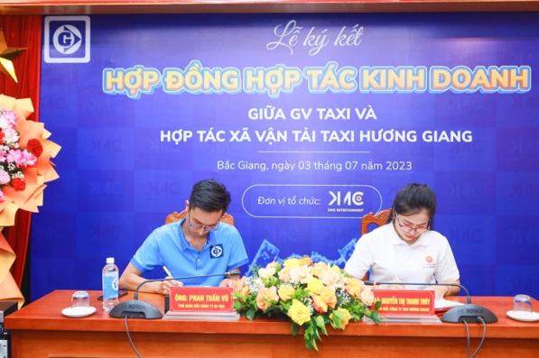 GV Taxi và HTX Hương Giang ký kết hợp tác kinh doanh.