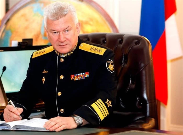 Hải quân Nga cần đưa các công nghệ quân sự tiên tiến vào chế tạo tàu chiến càng sớm càng tốt, Đô đốc Nikolai Evmenov nhấn mạnh trong một buổi trả lời phỏng vấn.