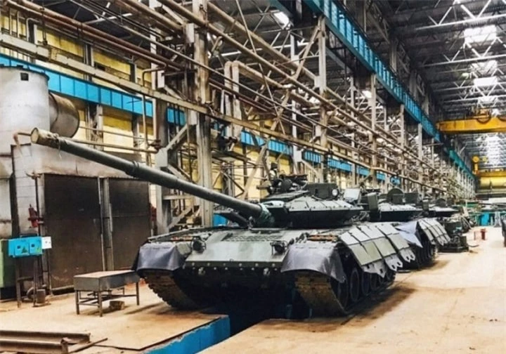 Tại sao nhà máy sản xuất xe tăng Omsk lại không sản xuất T-90? - 2