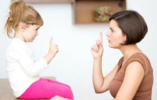 Trẻ có 2 đặc điểm này dễ bị bắt nạt ở trường, cha mẹ cần quan tâm con nhiều hơn