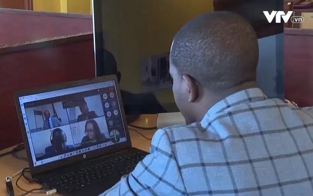 Nỗi ám ảnh của những người kiểm duyệt nội dung Facebook