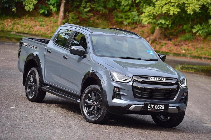 2. Isuzu D-Max (doanh số: 73.879 chiếc).