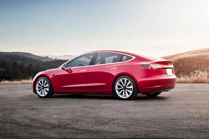 10. Tesla Model 3 (doanh số: 226.049 chiếc).