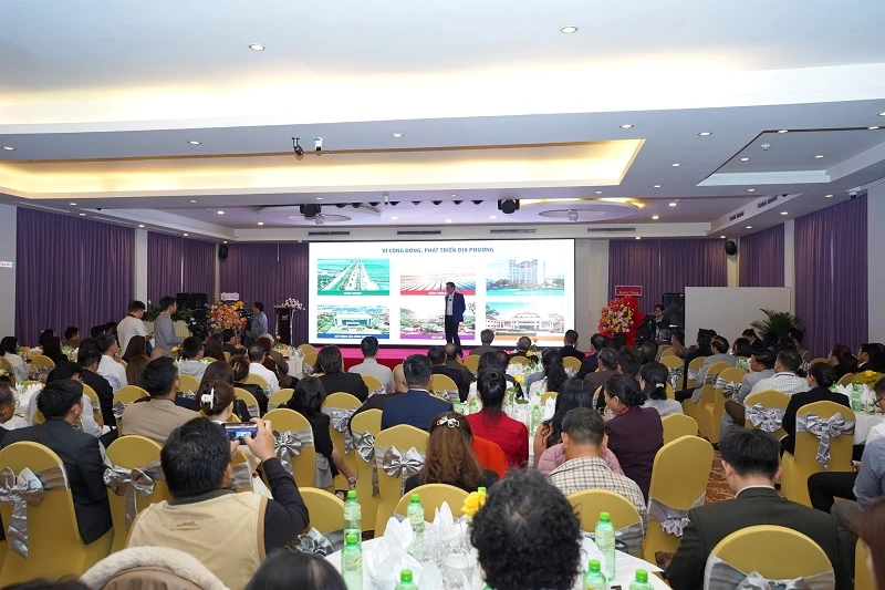 Lần đầu tổ chức tại Đà Lạt, "Điểm hẹn doanh nhân" thu hút rất đông doanh nhân, bạn trẻ đam mê kinh doanh dự khán. 