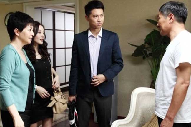 Gia đình chồng tranh cãi quyết liệt vì ý định bán nhà dưỡng già của bố mẹ