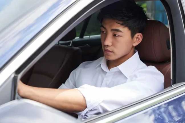 Run sợ mỗi khi ngồi trên xe ô tô của bạn trai
