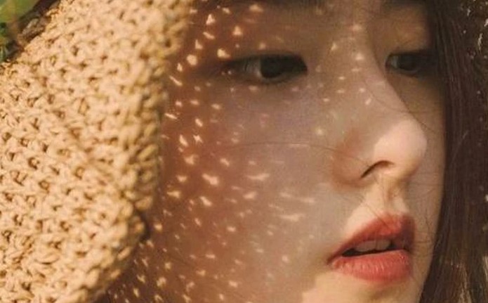 Ngày cưới, tôi đẩy xe lăn của mẹ chồng lên lễ đường trong sự tán dương của mọi người